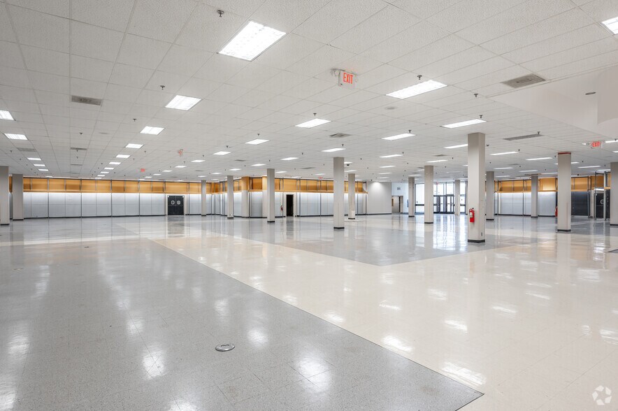 More Photos Of 4800 S Hulen St, Fort Worth Unknown For Lease