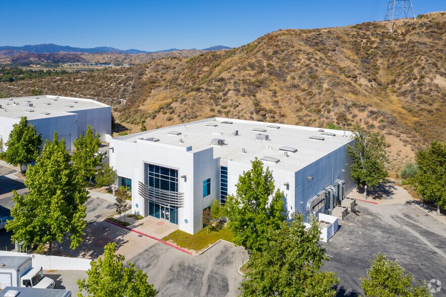 More Photos Of 28022 Industry Dr, Valencia Warehouse For Lease