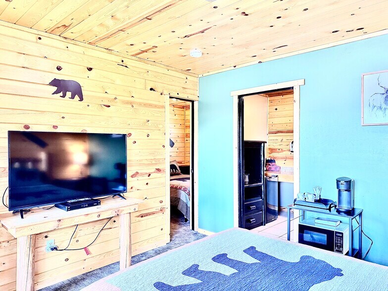 More Photos Of 1665 Whisper Ridge Rd, Ashton Hotel For Sale