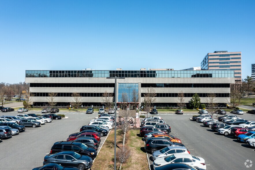 More Photos Of 100 Wood Ave S, Iselin Office For Lease