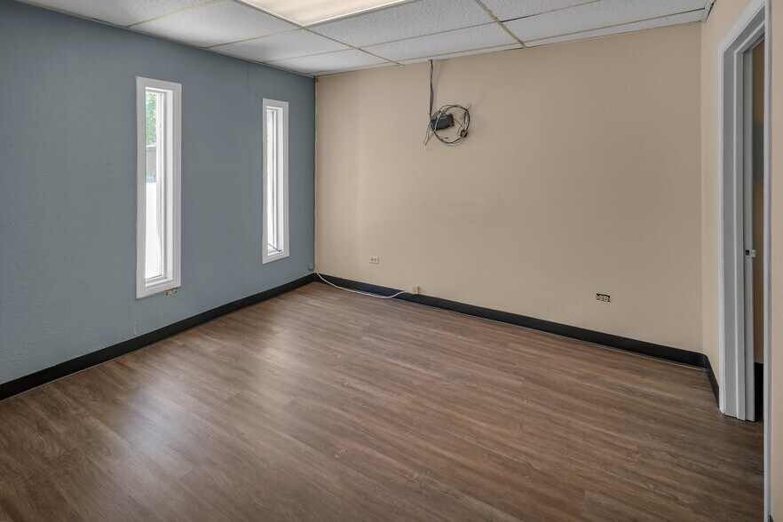 More Photos Of 1712 Buena Vista St, San Antonio Medical For Lease