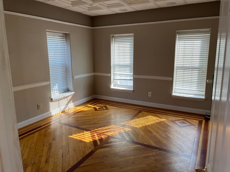 More Photos Of 841 E Main St, Spartanburg Office For Lease