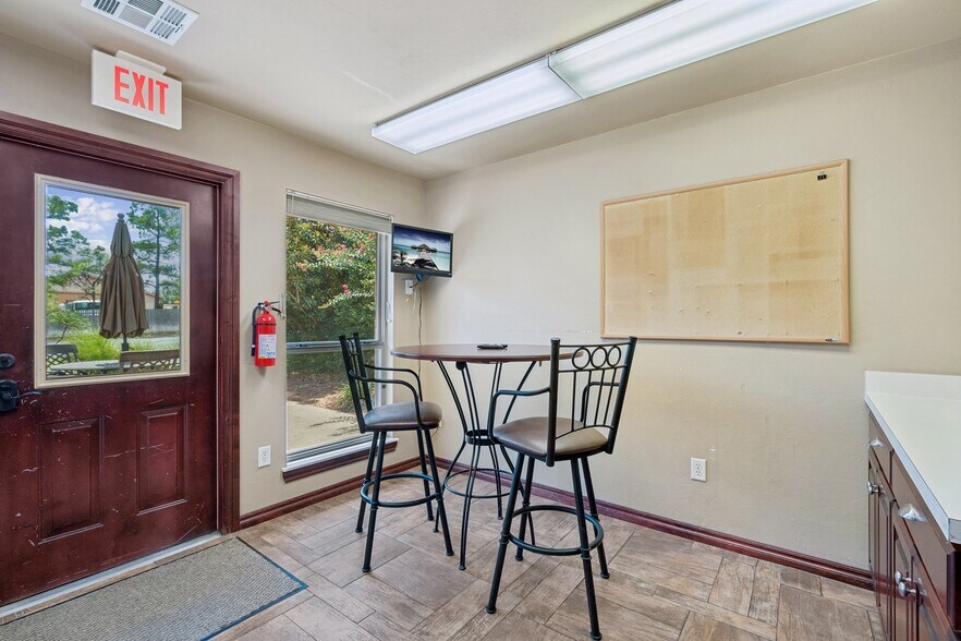 More Photos Of 2933 S Bryant Ave, Edmond Office For Sale