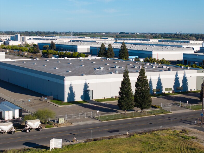 More Photos Of 600 S McClure Rd, Modesto Warehouse For Lease