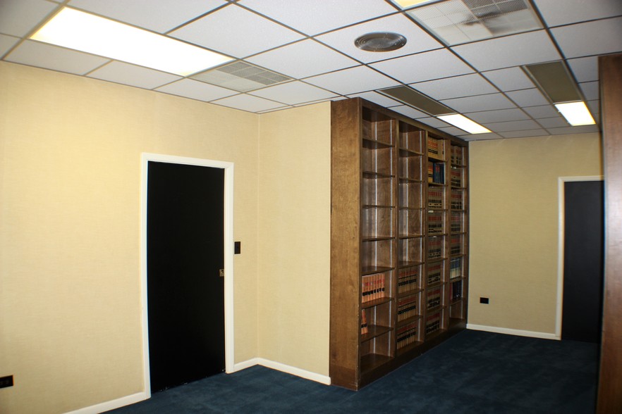 More Photos Of 111 W Pine St, Graham Office For Lease