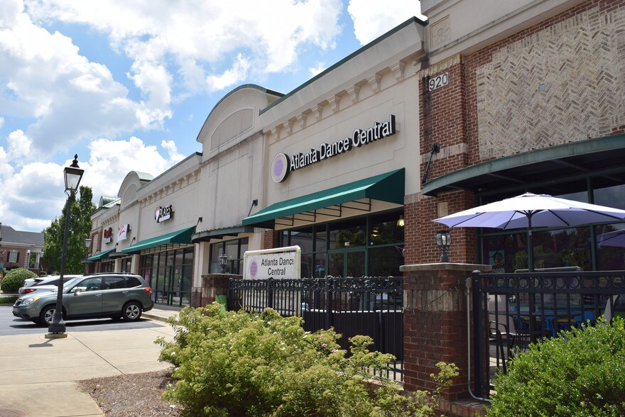 More Photos Of 920 Woodstock Rd, Roswell Storefront For Lease