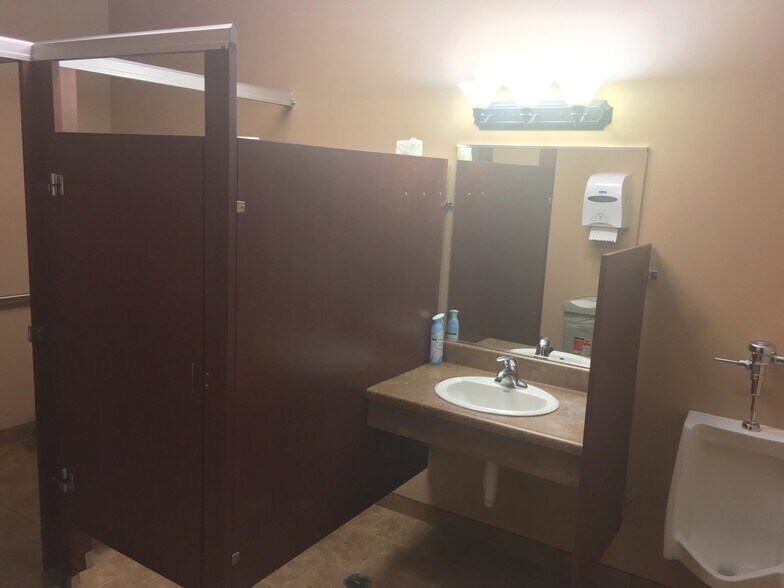 More Photos Of 5117 S Crossing Pl, Sioux Falls Office For Sale