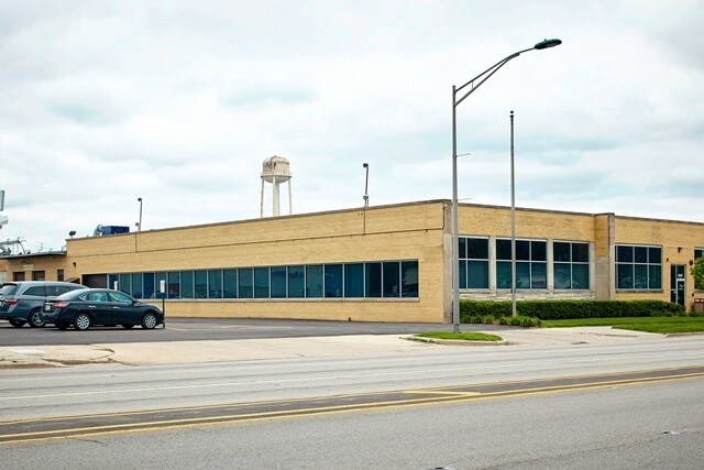 More Photos Of 2600 Washington Blvd, Bellwood Light Manufacturing For Lease