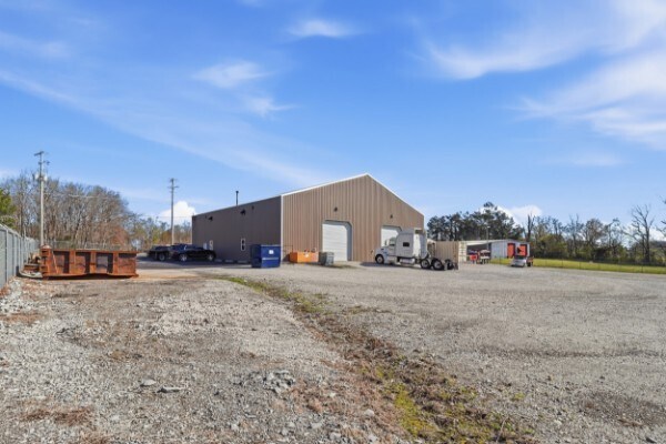 More Photos Of 1018 Abiff Rd, Bon Aqua Service For Sale