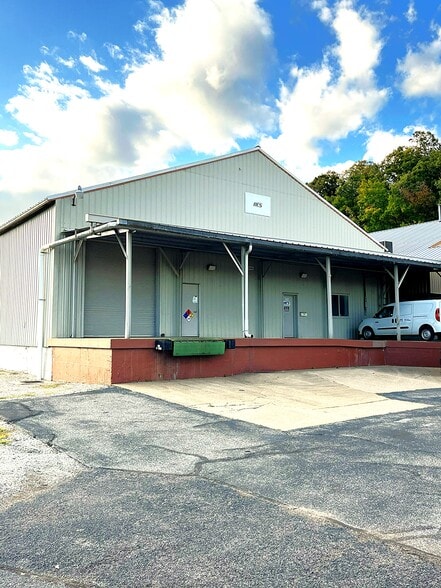 More Photos Of 305 5th St, Huntington Unknown For Lease