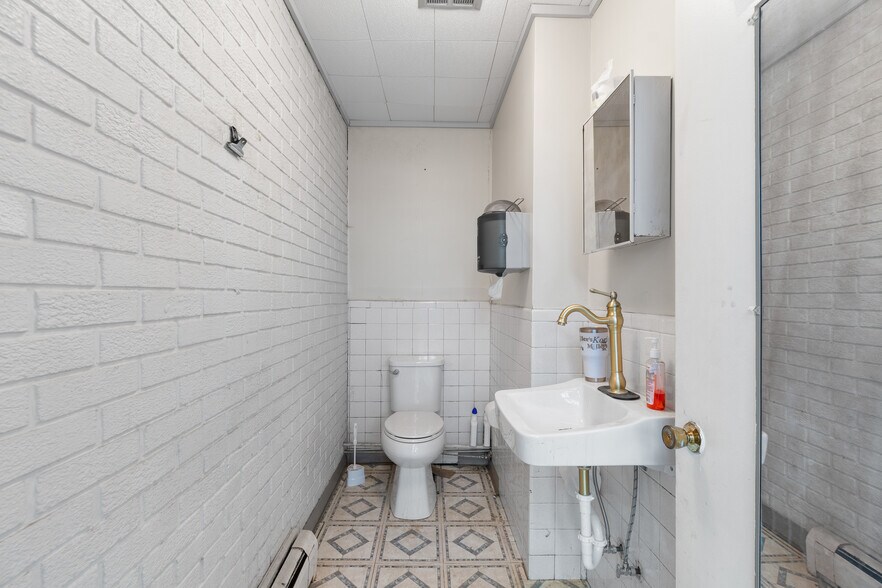 More Photos Of 7000 Manchester Rd, Canal Fulton Office For Sale