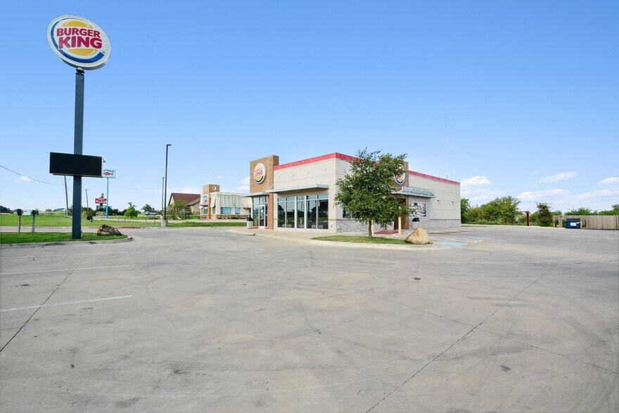 More Photos Of 3011 W Washington St, Stephenville Fast Food For Lease