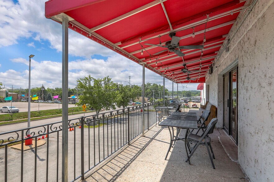 More Photos Of 330 E 135th St, Kansas City Restaurant For Sale
