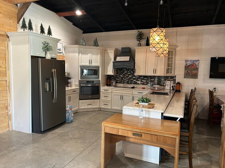 More Photos Of 2288 Rochester rd, Beaver Dam Specialty For Lease