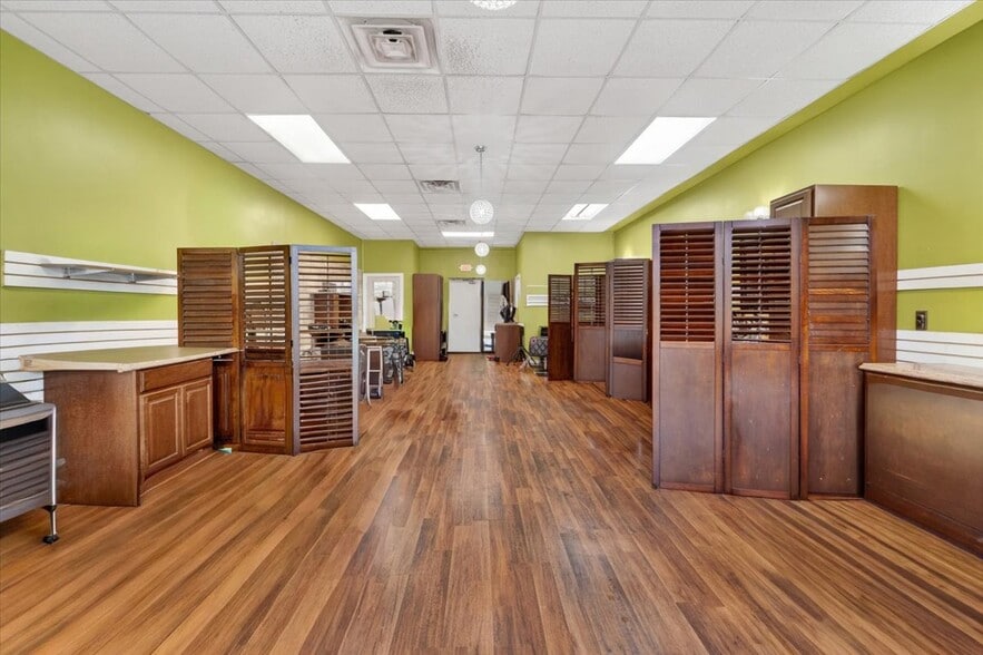 More Photos Of 2055 Blue Spring Rd, Huntsville Storefront Retail Office For Sale