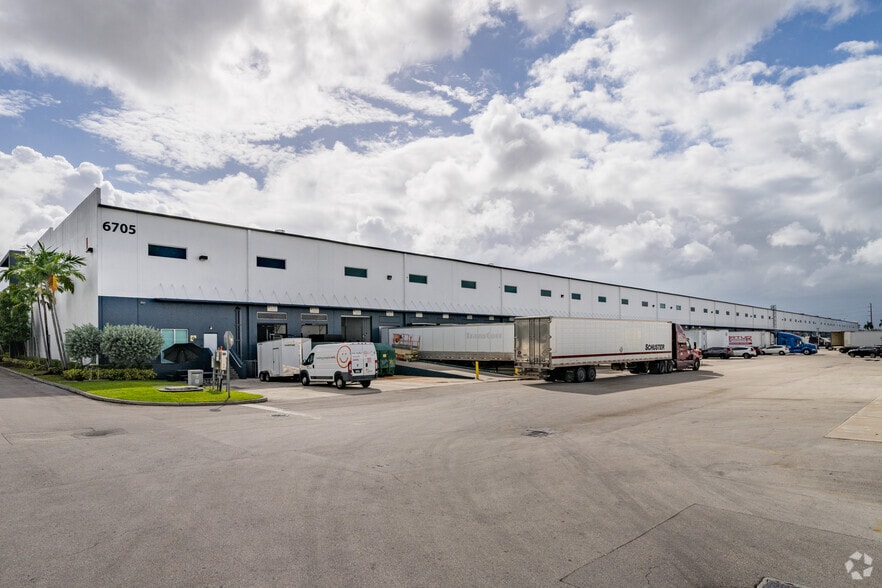 More Photos Of 6705 NW 36th St, Miami Warehouse For Lease