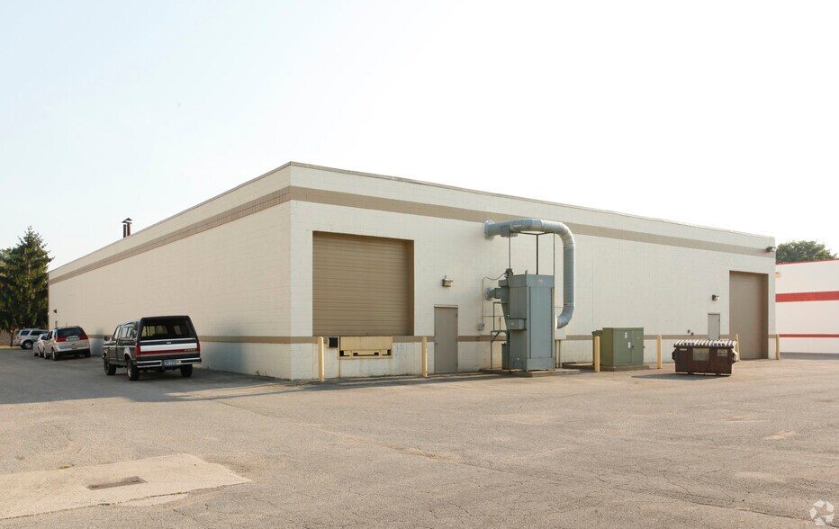 More Photos Of 38451 Webb Dr, Westland Warehouse For Lease