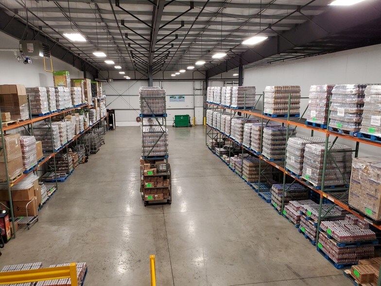 More Photos Of 15 Burton Dr, Cheshire Distribution For Lease
