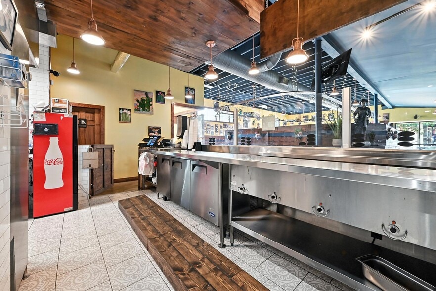 More Photos Of 801 W Washington St, Petersburg Storefront Retail Residential For Sale