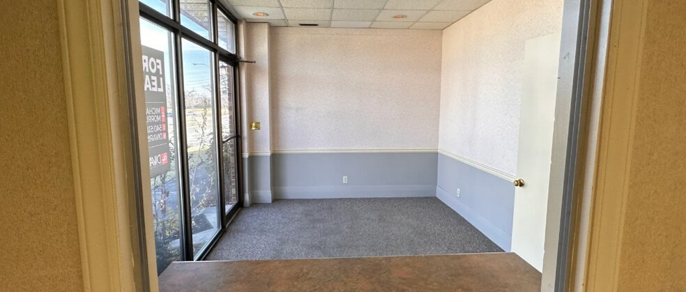 More Photos Of 1930 Braeburn Dr, Salem Medical For Sale