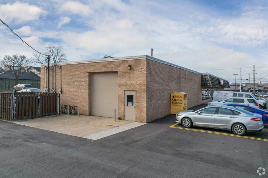 More Photos Of 7565 Broadview Rd, Seven Hills Storefront Retail Office For Lease