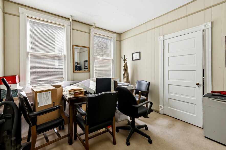More Photos Of 3 E Market St, Leesburg Office For Sale