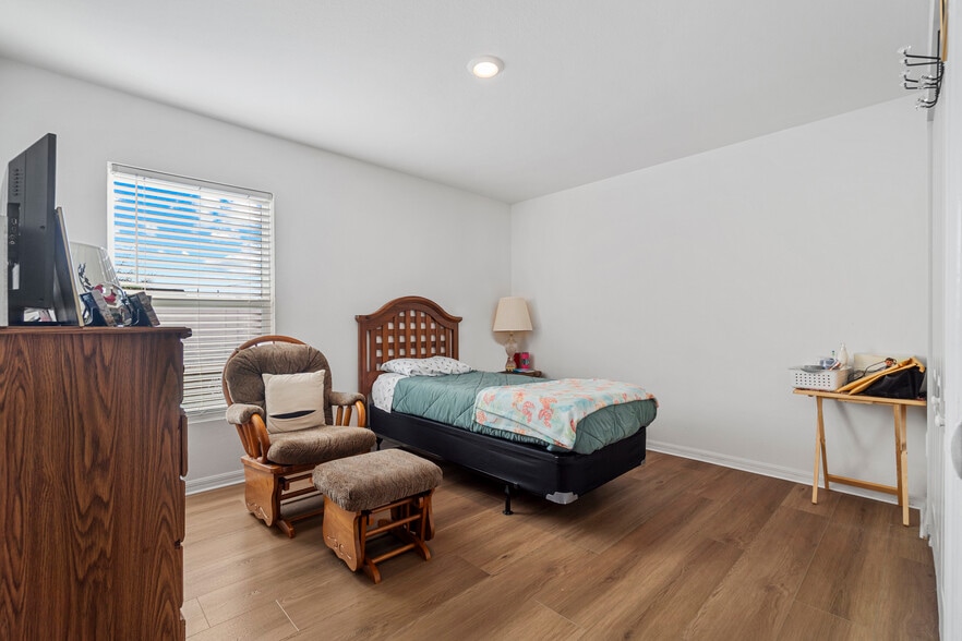 More Photos Of Licensed 6 Bed ALF, Ocala Assisted Living For Sale