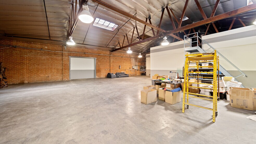 More Photos Of 1243-1261 S Boyle Ave, Los Angeles Warehouse For Sale