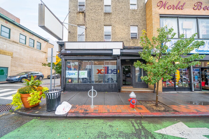 More Photos Of 860 Bergen Ave, Jersey City Storefront Retail Residential For Lease