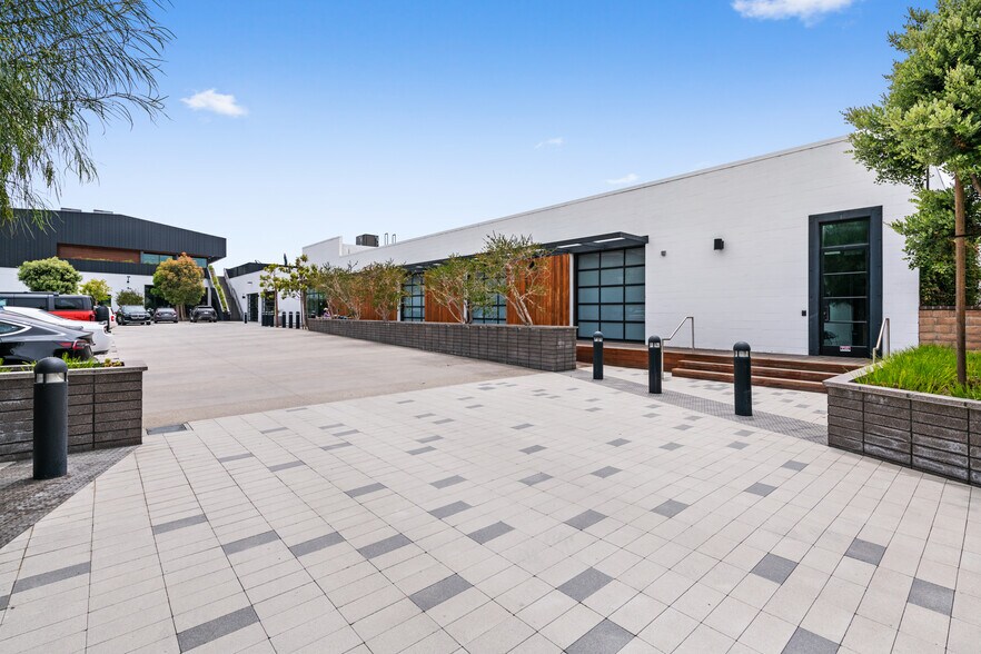 More Photos Of 4095-4115 Redwood Ave, Marina Del Rey Loft Creative Space For Lease