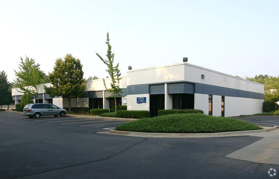 More Photos Of 2828 Queen City Dr, Charlotte Flex For Sale