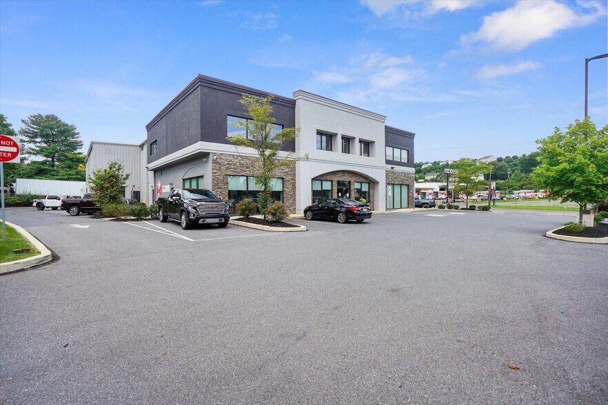 More Photos Of 2395 Lancaster Pike, Reading Coworking Space