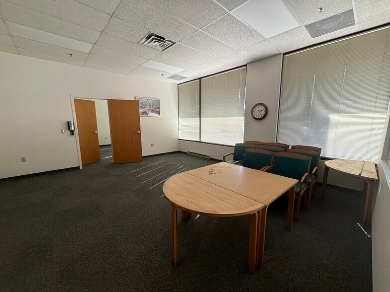 More Photos Of 144 Main St, East Hartford Storefront For Lease