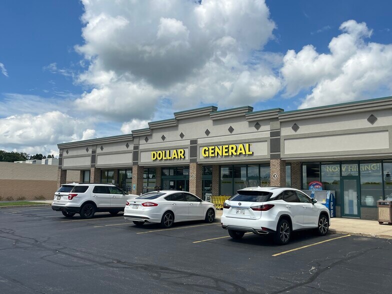 More Photos Of 1024-1060 E Commerce Blvd, Slinger Unknown For Lease