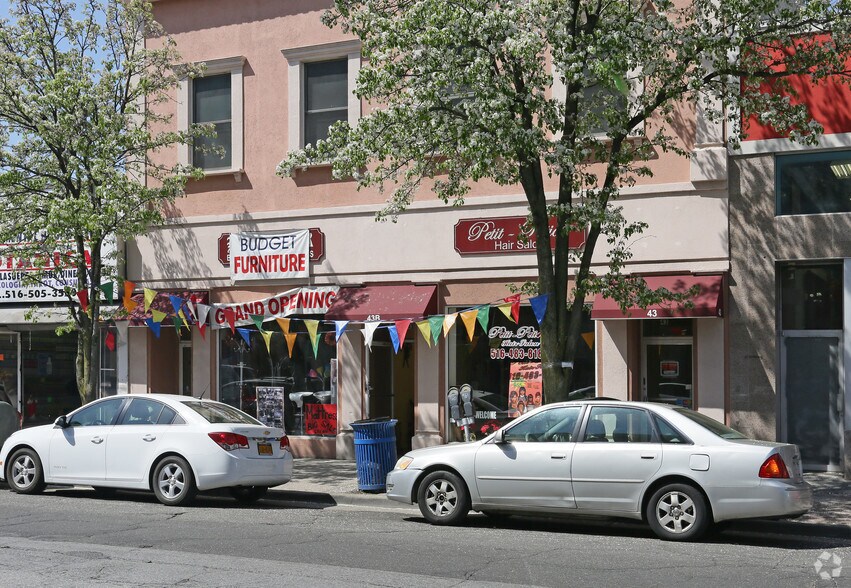 More Photos Of 43 Main St, Hempstead Storefront Retail Office For Lease