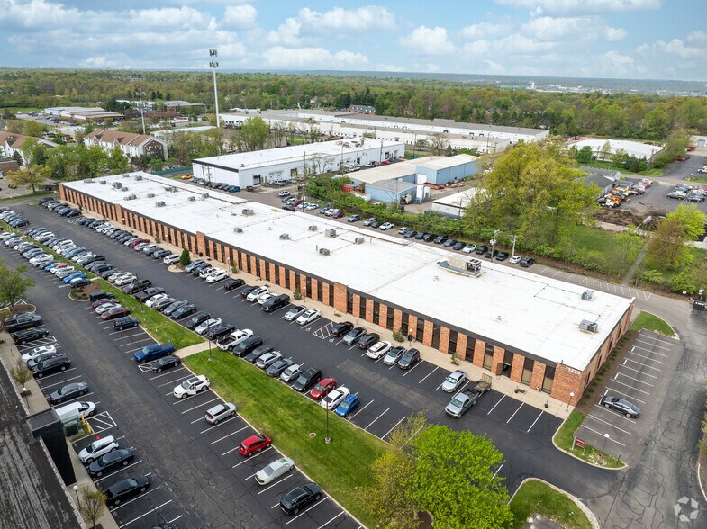 More Photos Of 11325 Reed Hartman Hwy, Blue Ash Flex For Lease