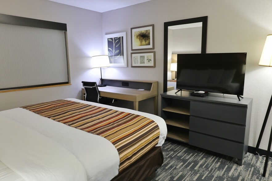 More Photos Of 737 Avon Rd, Sparta Hotel For Sale