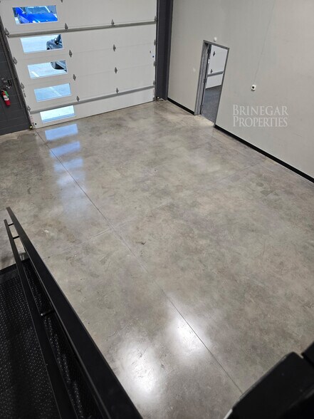 More Photos Of 2100 Double Creek Dr, Round Rock Warehouse For Sale