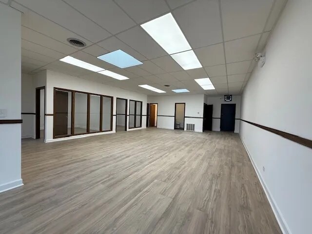 More Photos Of 9849-9853 Gross Point Rd, Skokie Office For Lease