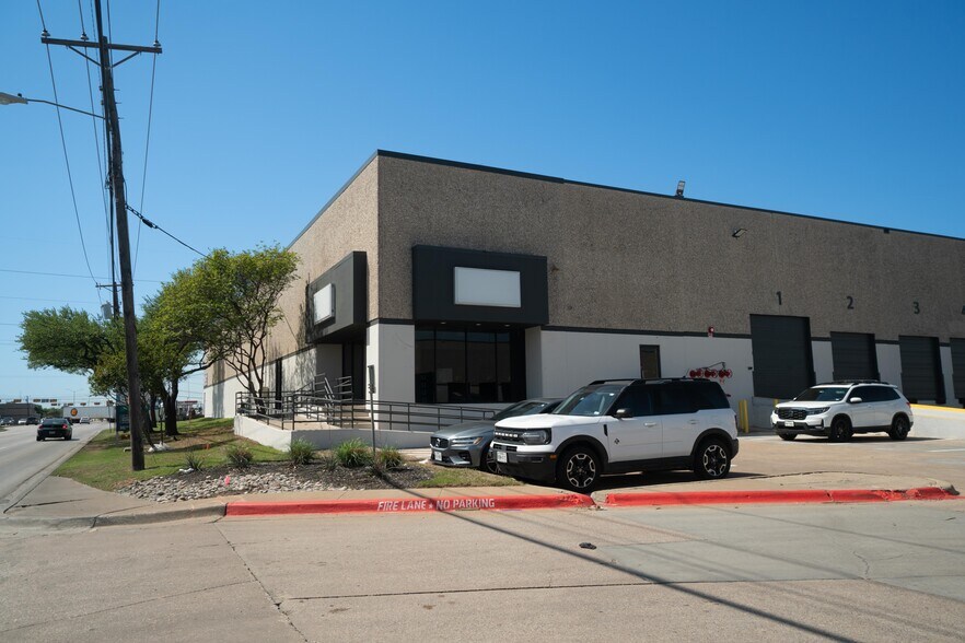 More Photos Of 601-611 W Mockingbird Ln, Dallas Distribution For Lease