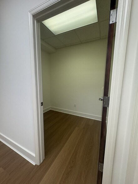 More Photos Of 10 Plantation Park Dr, Bluffton Office For Lease