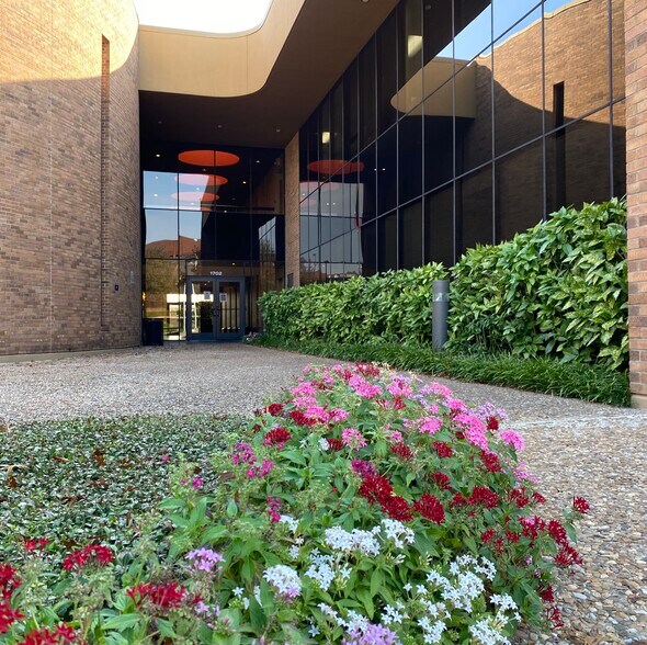 More Photos Of 1702 N Collins Blvd, Richardson Office For Lease