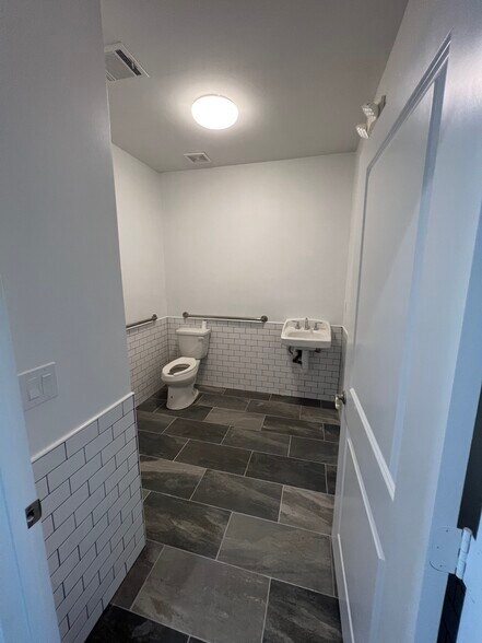 More Photos Of 2743 Smith Ranch Rd, Pearland Loft Creative Space For Sale