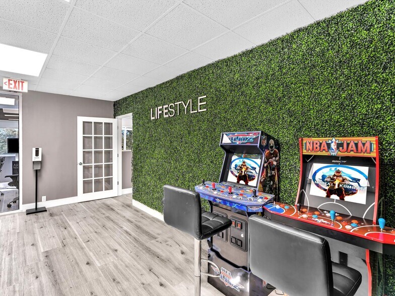More Photos Of 6175 NW 153rd St, Miami Lakes Medical For Lease
