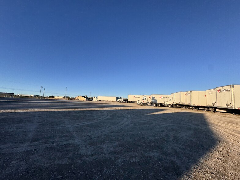 More Photos Of 17105 Darwin Ave, Hesperia Land For Lease