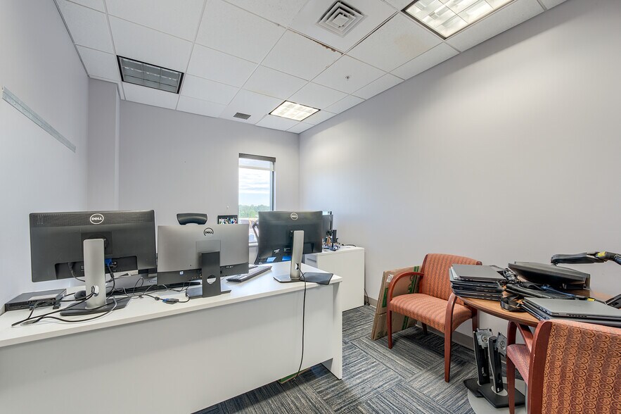 More Photos Of 24031 Tamiami Trl, Bonita Springs Office For Lease