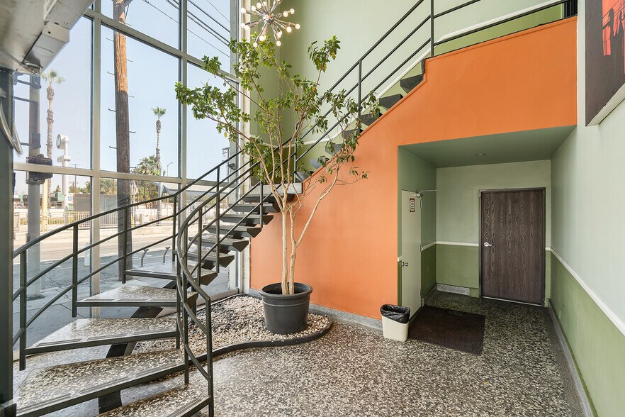 More Photos Of 5352 Laurel Canyon Blvd, North Hollywood Medical For Lease