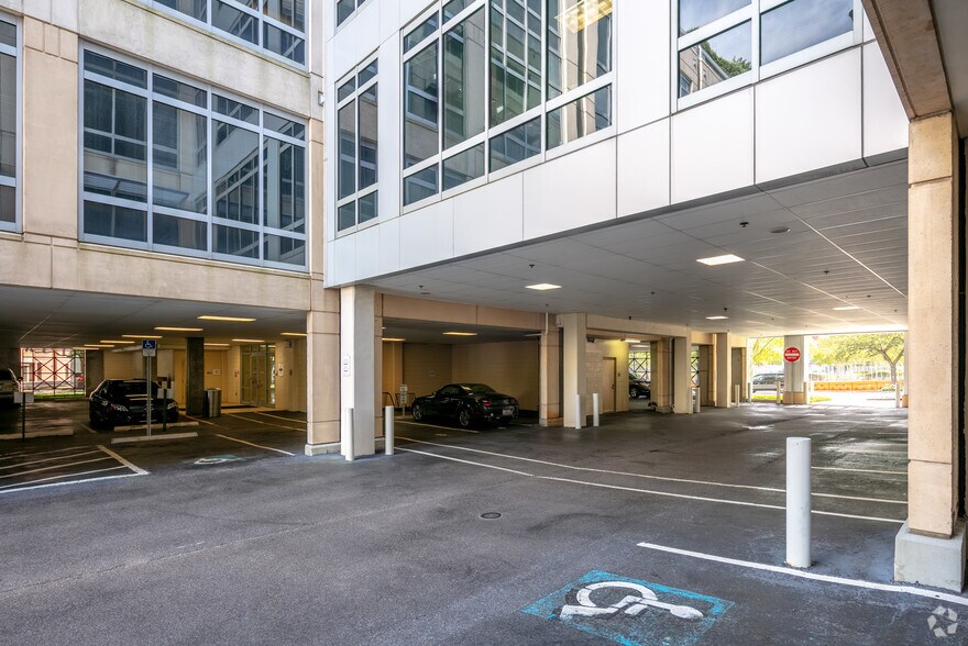 More Photos Of 40 Calhoun St, Charleston Office For Lease