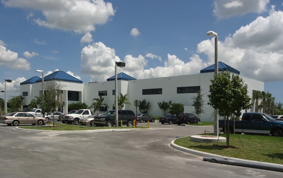 More Photos Of 7670 Okeechobee Blvd, West Palm Beach Office For Lease