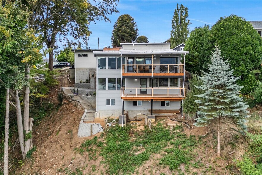 More Photos Of 520 Columbia St, Cathlamet Apartments For Sale